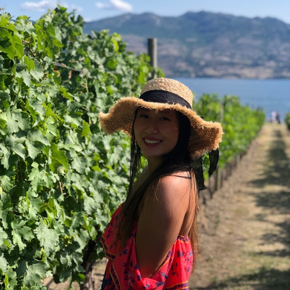 Meet your Posher, Caitlyn - Picture 1 of 1